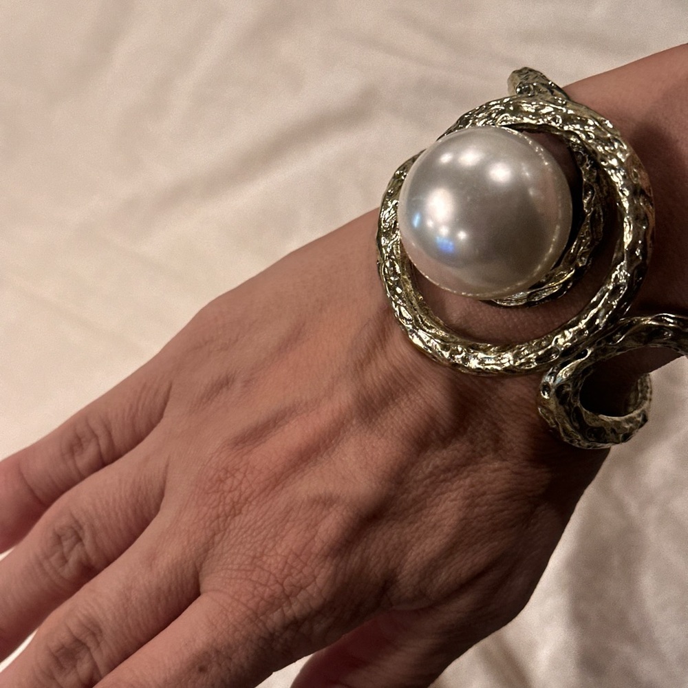 Elegant Gold and Silver Pearl Bracelet